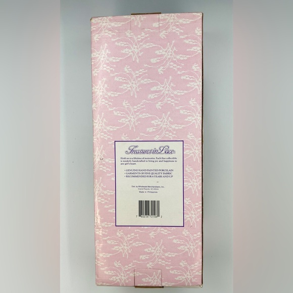 Vintage Treasure In Lace 15" Porcelain Doll Open Box Great Condition - Picture 13 of 13